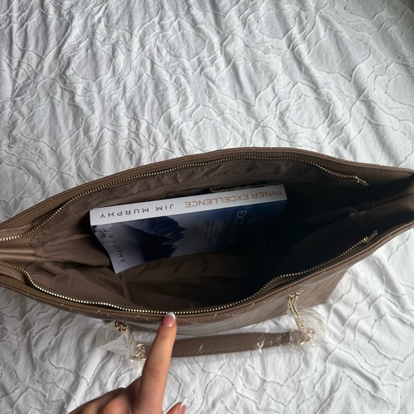 Badgley Mischka Tan Brown Quilted Tote Bag Gold Detail Vegan Leather Zipper - Picture 6 of 8